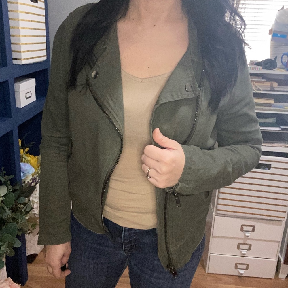 Olive green front zipper jacket